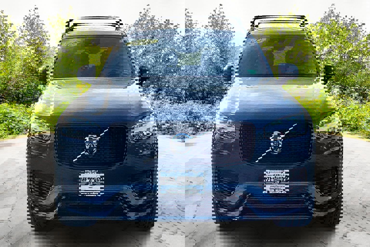 Used 2022 Volvo XC90 T8 R-Design w/ Advanced Package image 3