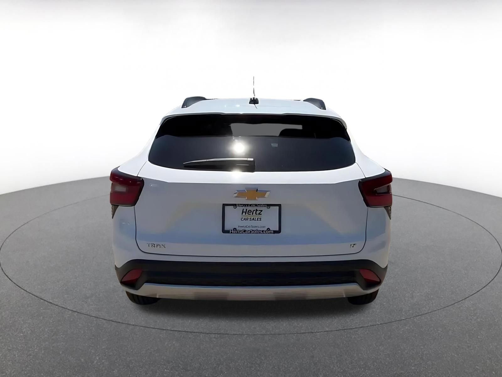 Used 2025 Chevrolet Trax LT FWD image 12