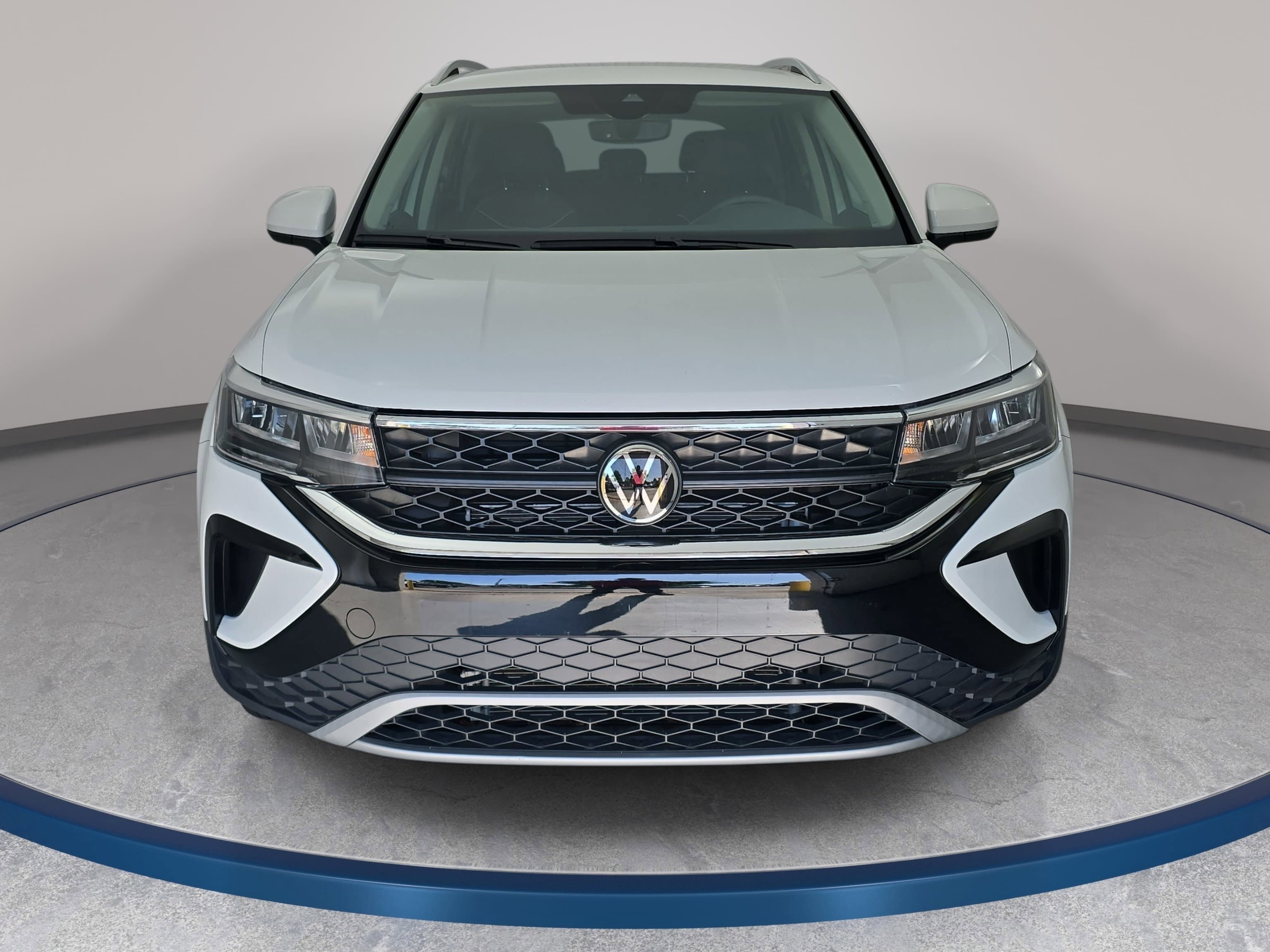 Certified 2023 Volkswagen Taos SE image 2
