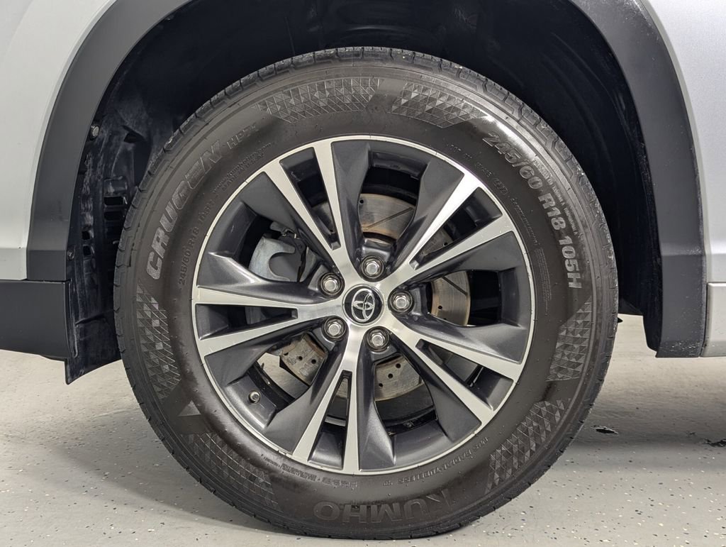 Used 2016 Toyota Highlander XLE FWD image 9