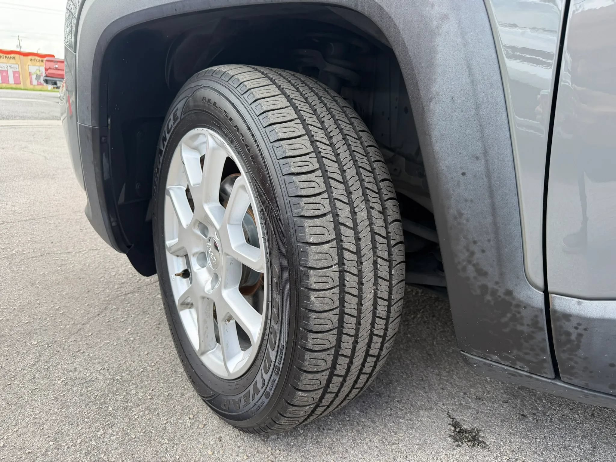Used 2019 Jeep Renegade Latitude FWD image 16