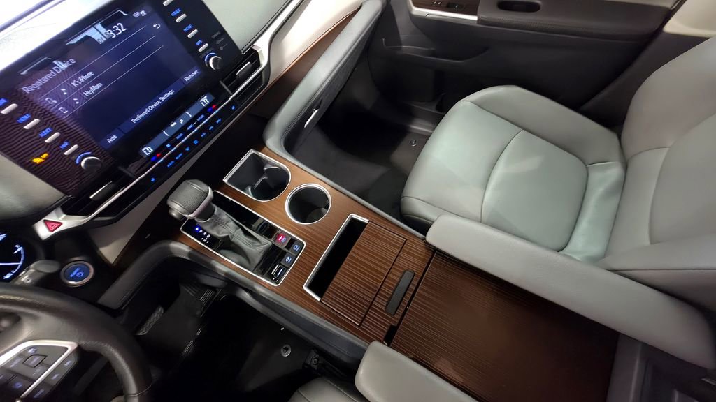 Used 2024 Toyota Sienna XLE image 33