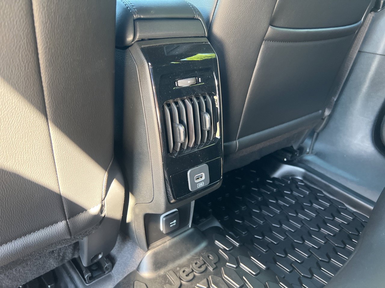 New 2026 Jeep Compass Latitude AWD/4WD image 18