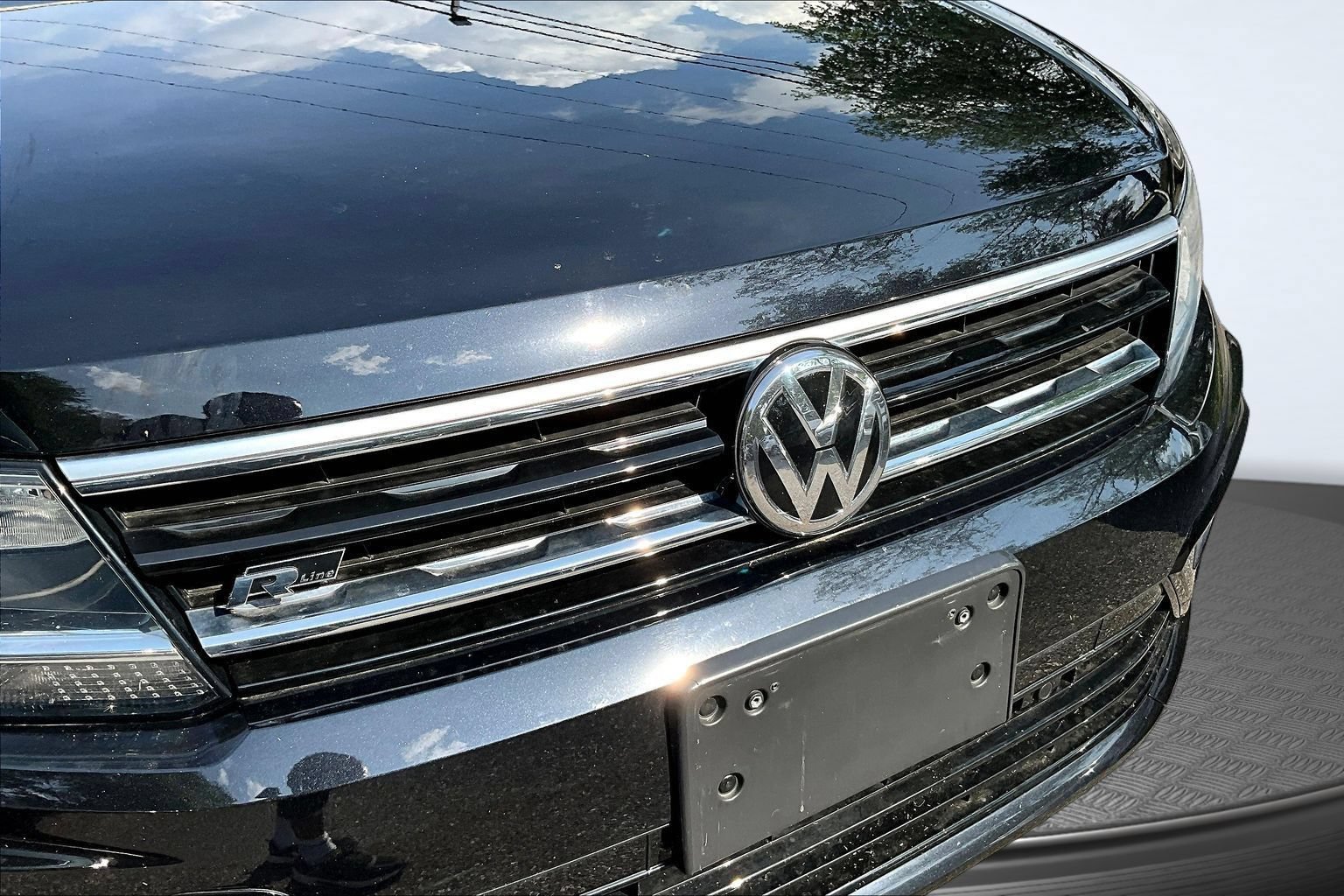 Used 2021 Volkswagen Tiguan SEL AWD/4WD image 35
