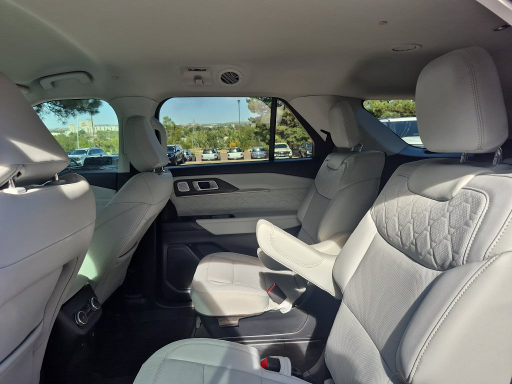 New 2026 Ford Explorer Platinum w/ LUX Leather Package AWD/4WD image 18