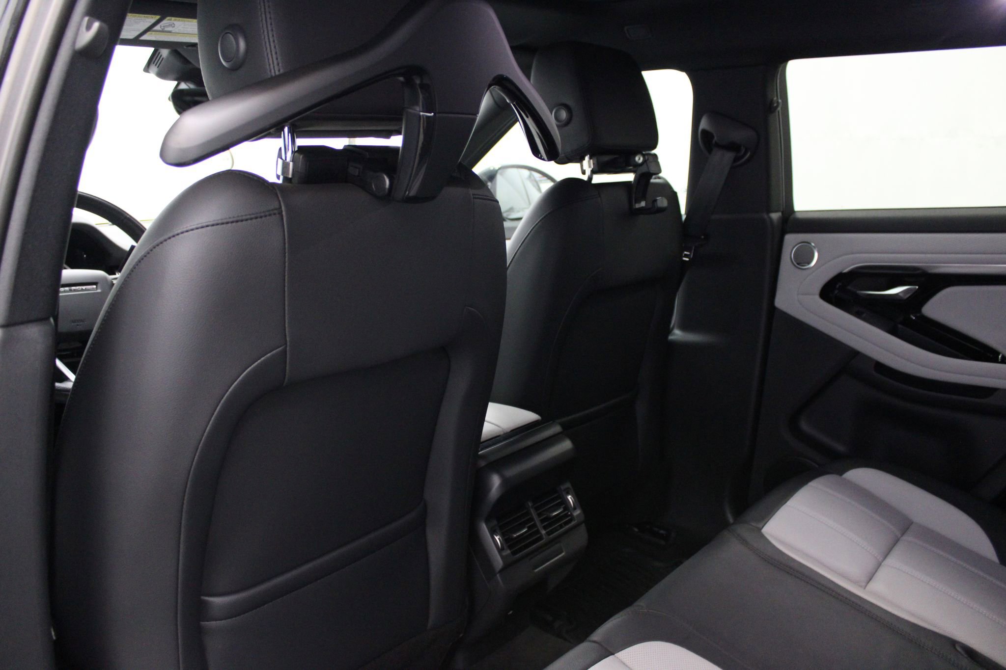 Used 2022 Land Rover Range Rover Evoque R-Dynamic S AWD/4WD image 17