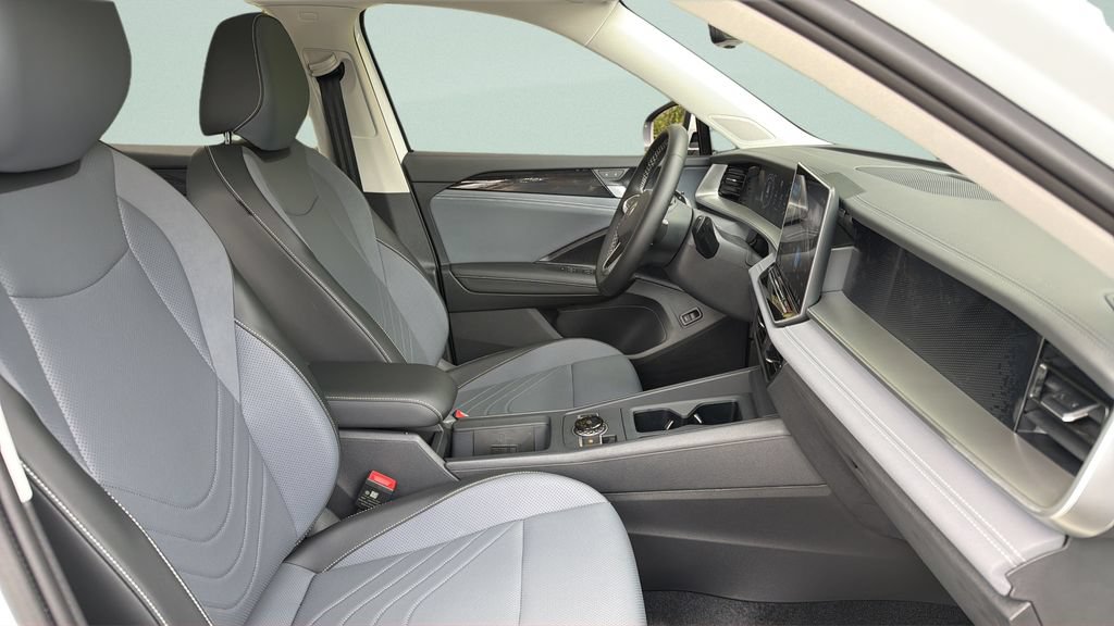 New 2026 Volkswagen Tiguan SE AWD/4WD image 34