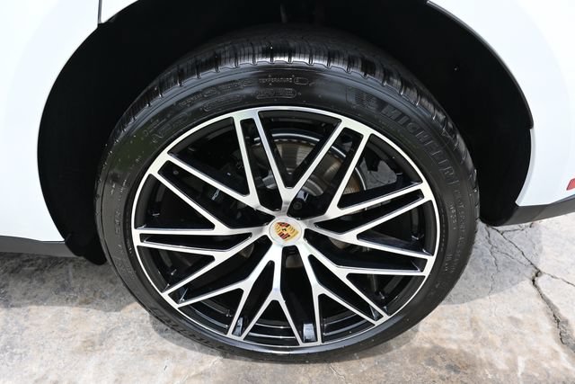 Used 2026 Porsche Macan AWD/4WD image 13