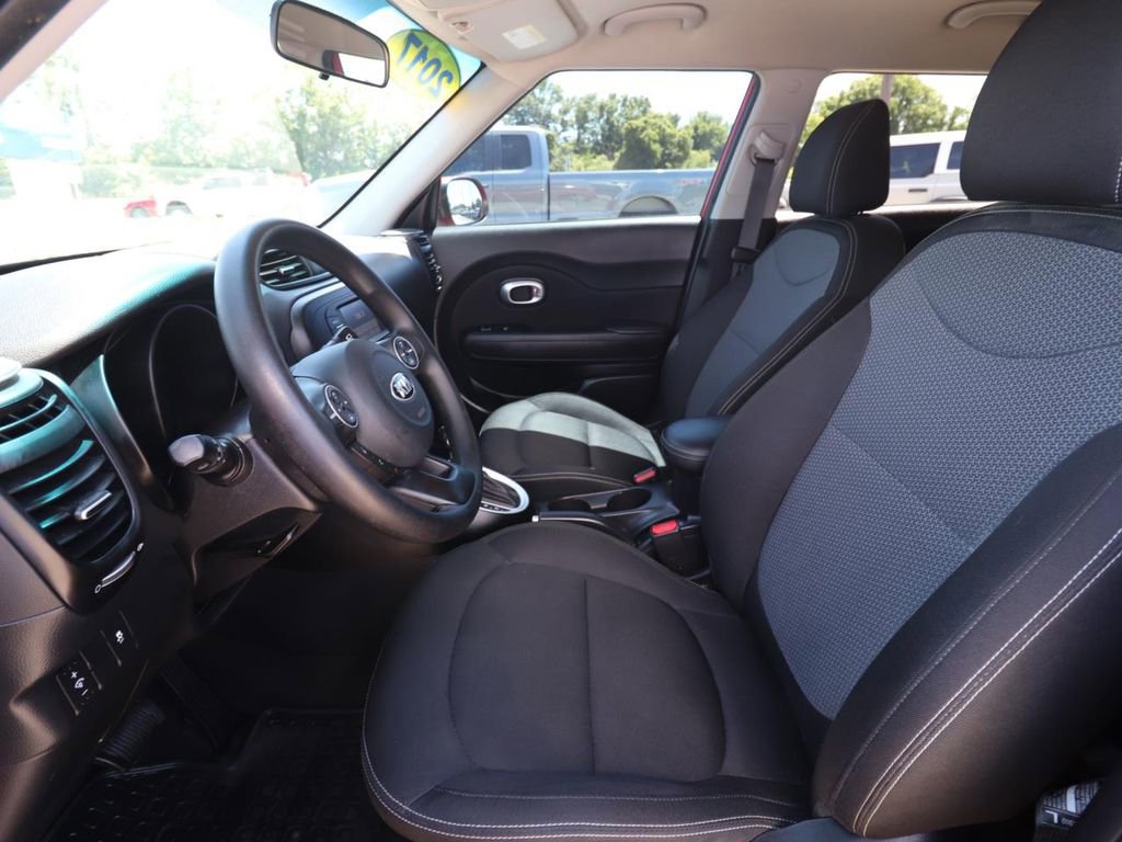 Used 2017 Kia Soul + image 2