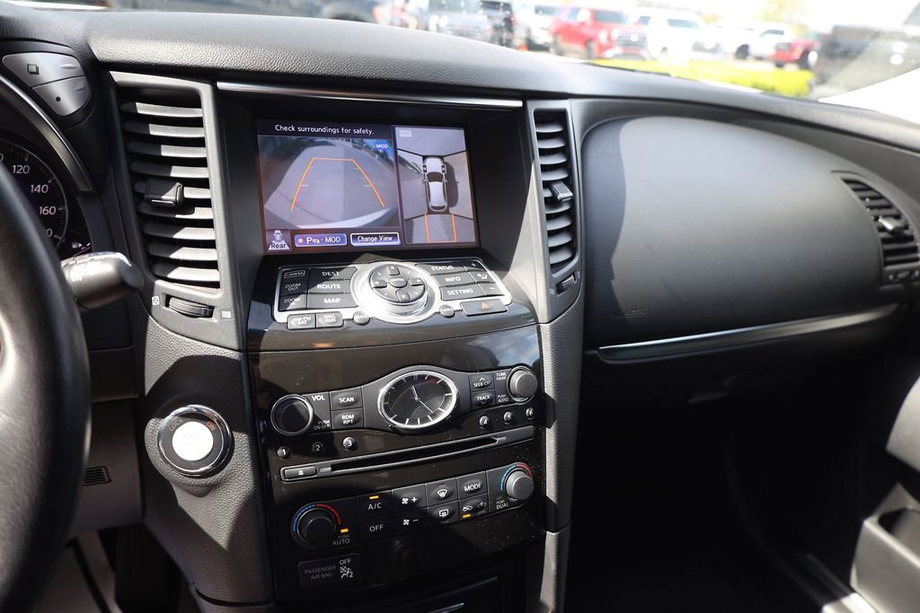 Used 2017 INFINITI QX70 AWD w/ Premium Package image 15
