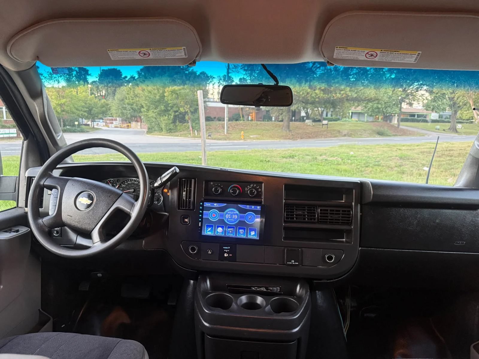 Used 2018 Chevrolet Express 2500 w/ Driver Convenience Package RWD image 15