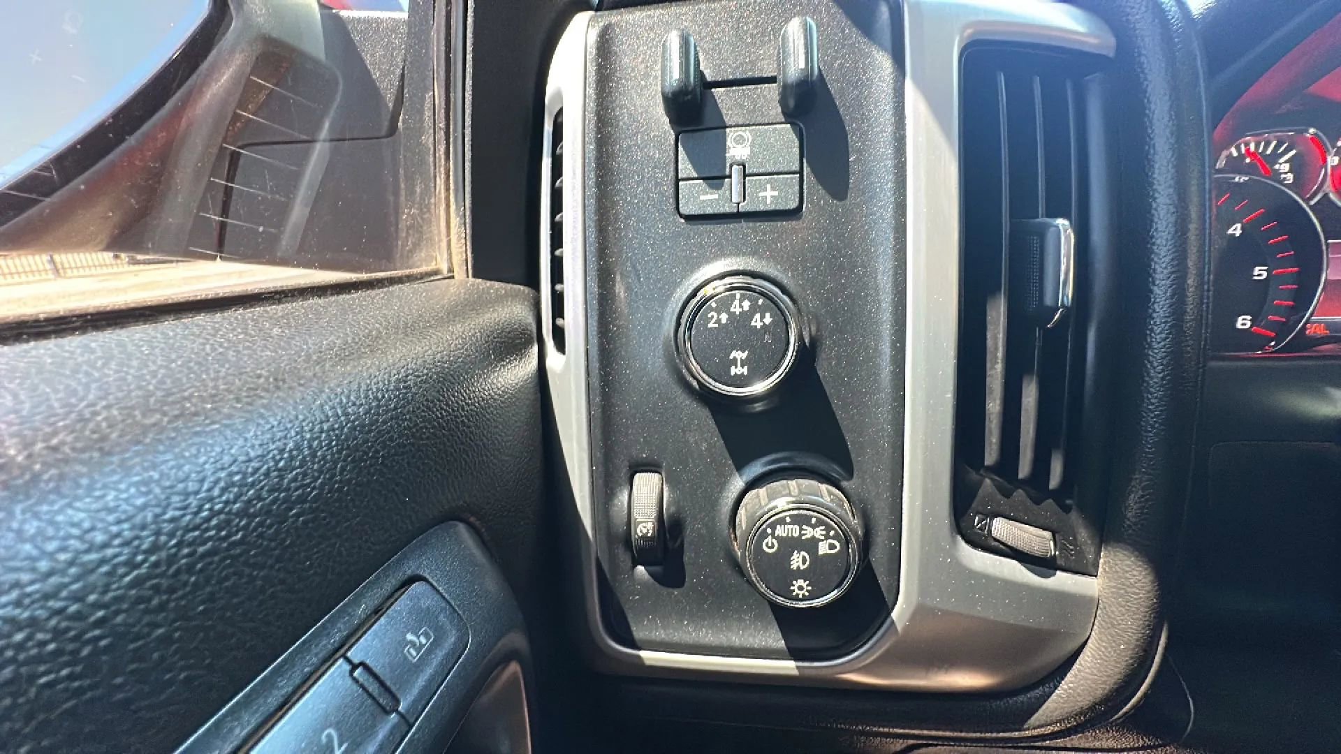 Used 2015 GMC Sierra 2500 SLT AWD/4WD image 11