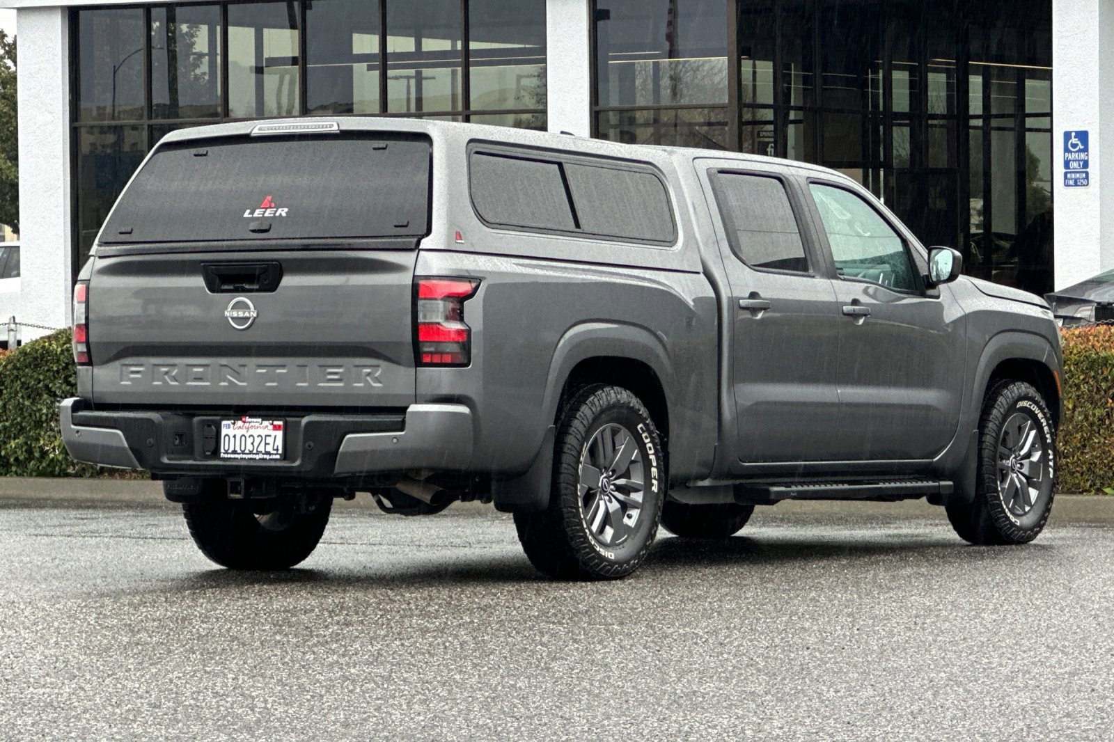 Used 2025 Nissan Frontier SV w/ SV Convenience Package image 4