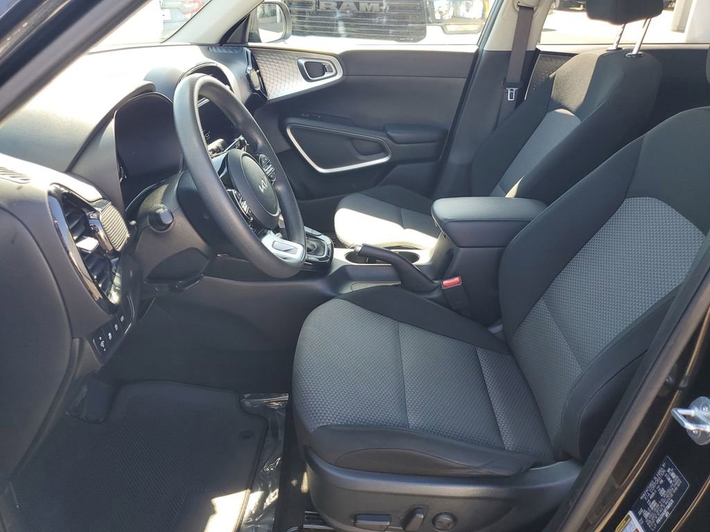 Used 2023 Kia Soul S image 17