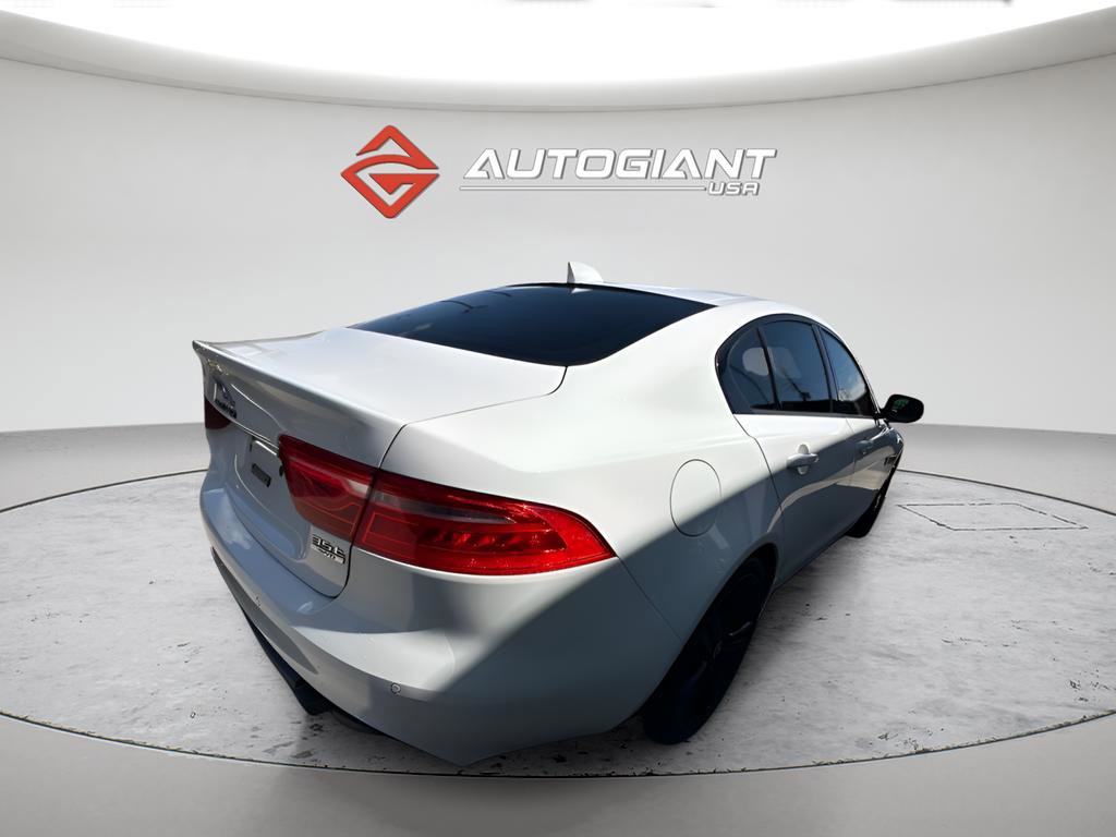Used 2017 Jaguar XE Premium image 5