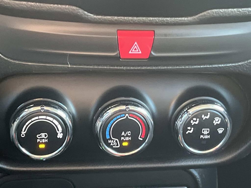 Used 2017 Jeep Renegade Latitude image 21