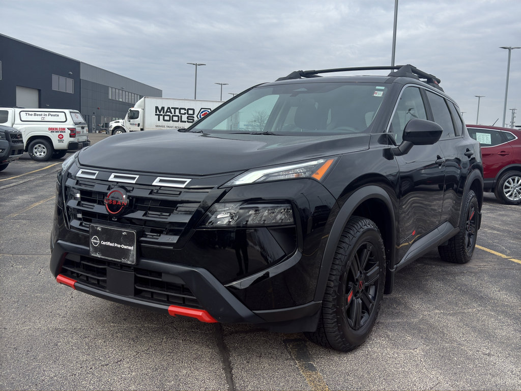 Used 2025 Nissan Rogue SV image 2