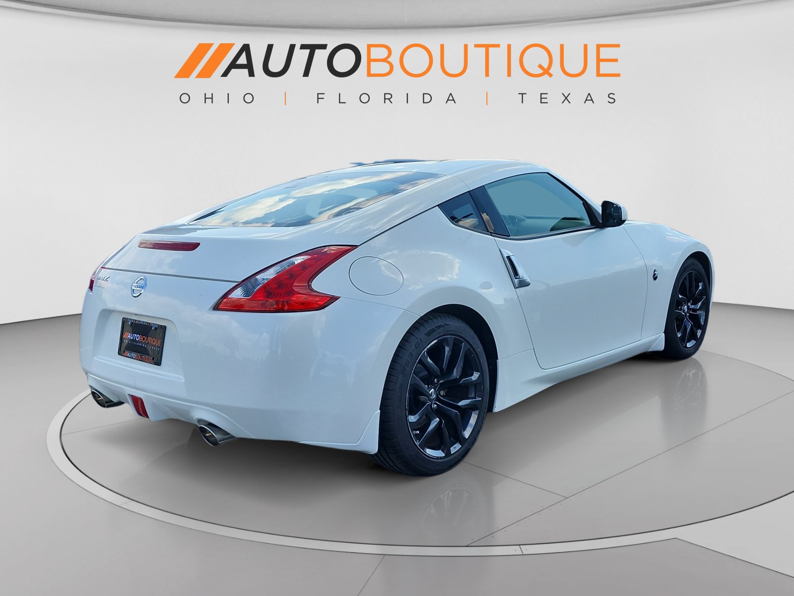 Used 2015 Nissan 370Z Coupe RWD image 5