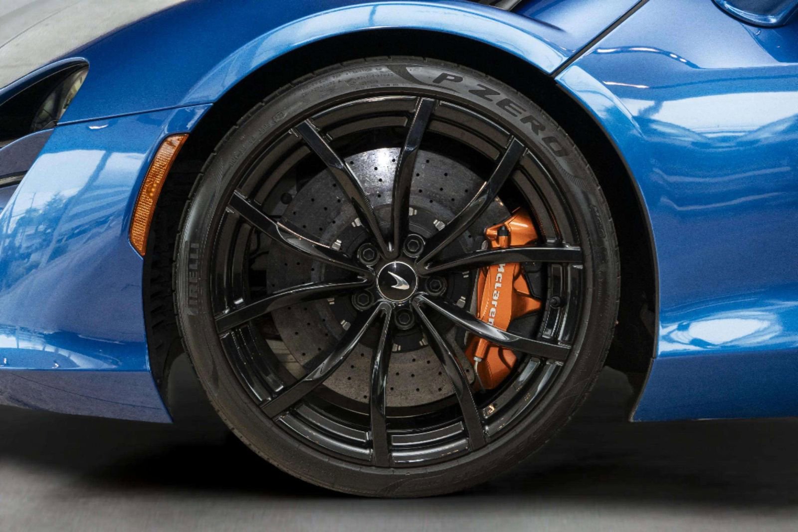 Used 2023 McLaren Artura RWD image 9