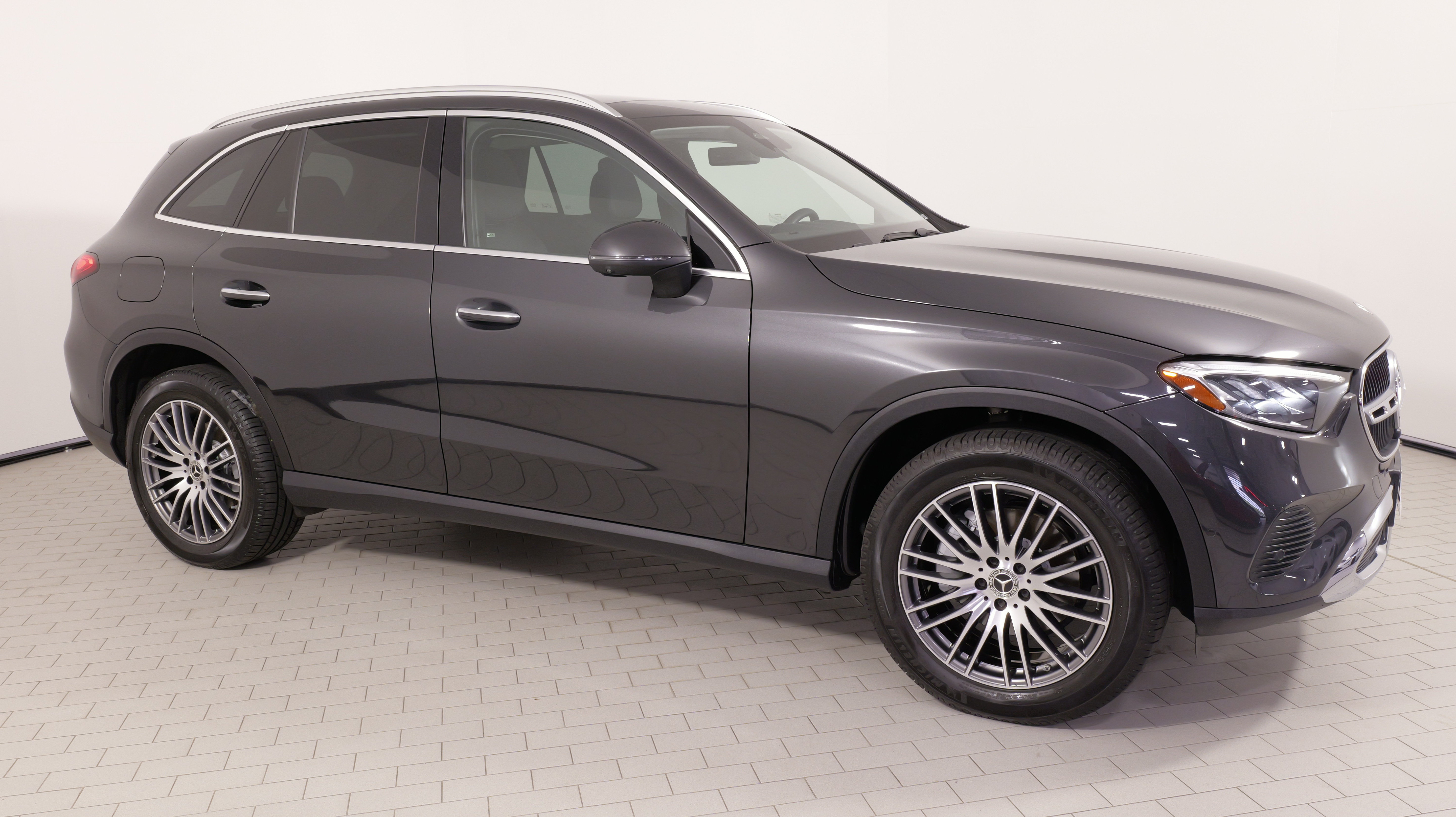 Used 2024 Mercedes-Benz GLC 300 4MATIC image 8