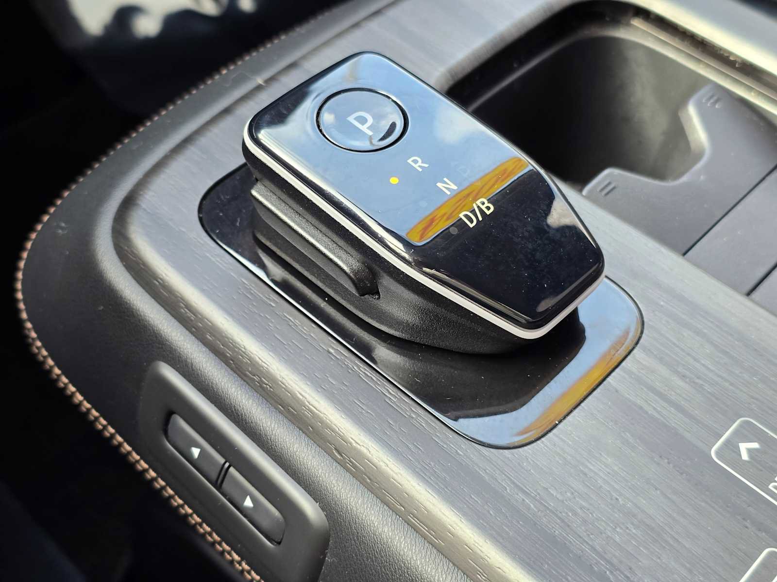 Used 2024 Nissan Ariya AWD image 35