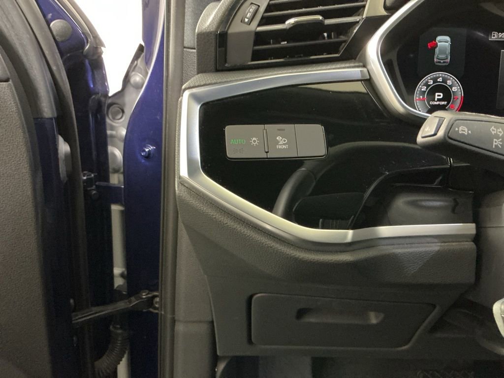 Used 2024 Audi Q3 2.0T Premium Plus image 17