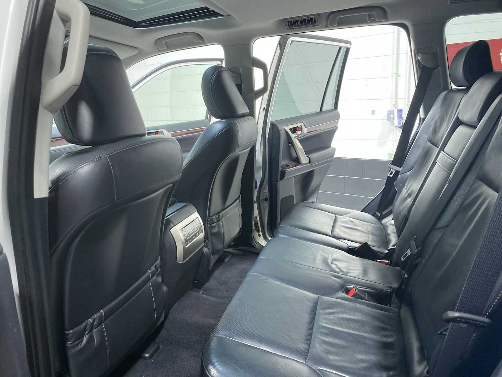 Used 2017 Lexus GX 460 Premium w/ Premium Package AWD/4WD image 12
