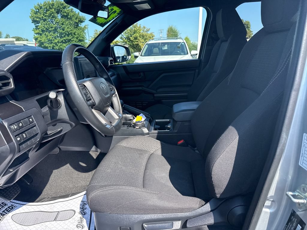 Used 2025 Toyota 4Runner SR5 AWD/4WD image 11