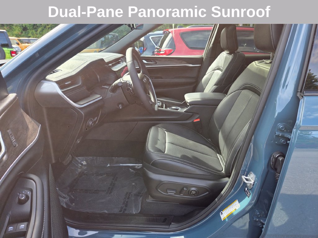 Used 2026 Jeep Grand Cherokee Limited AWD/4WD image 12