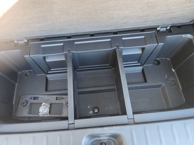 Used 2024 Nissan Pathfinder SL w/ Black Appearance Package image 16