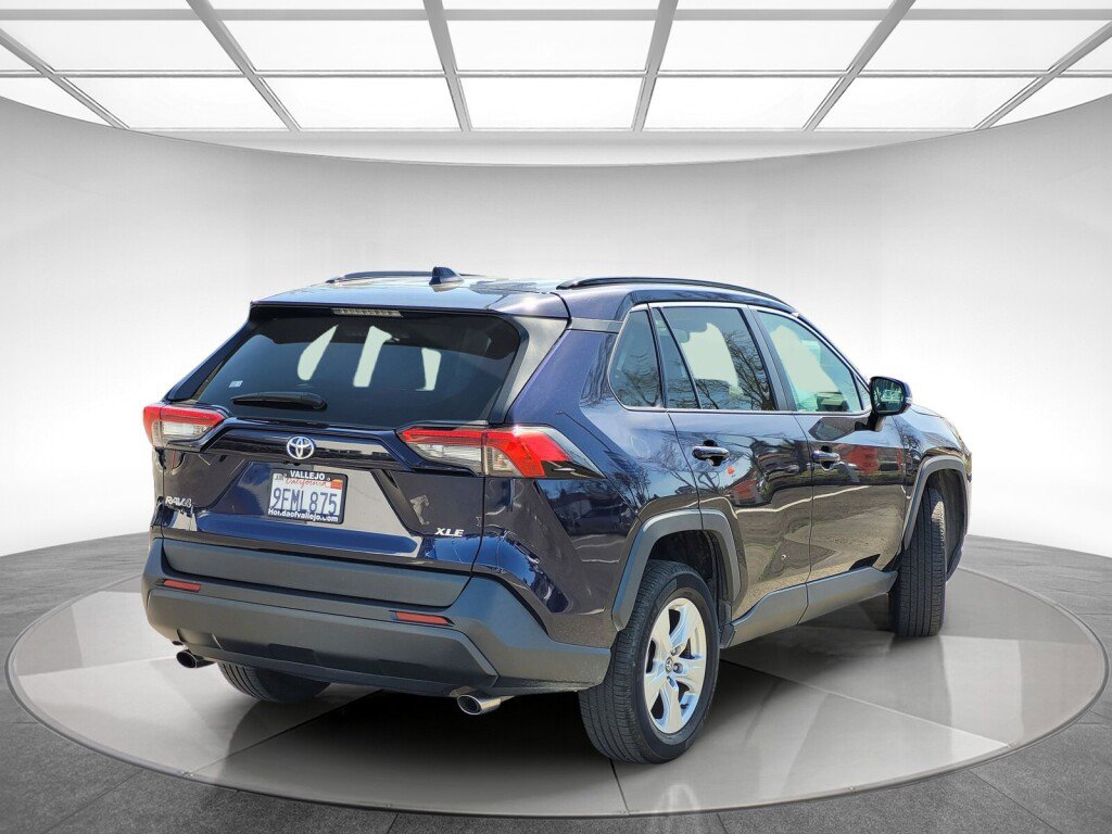 Used 2020 Toyota RAV4 XLE w/ Convenience Package image 3