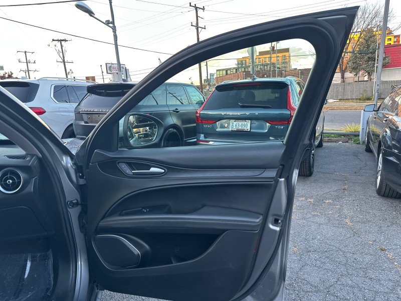 Used 2018 Alfa Romeo Stelvio AWD image 59