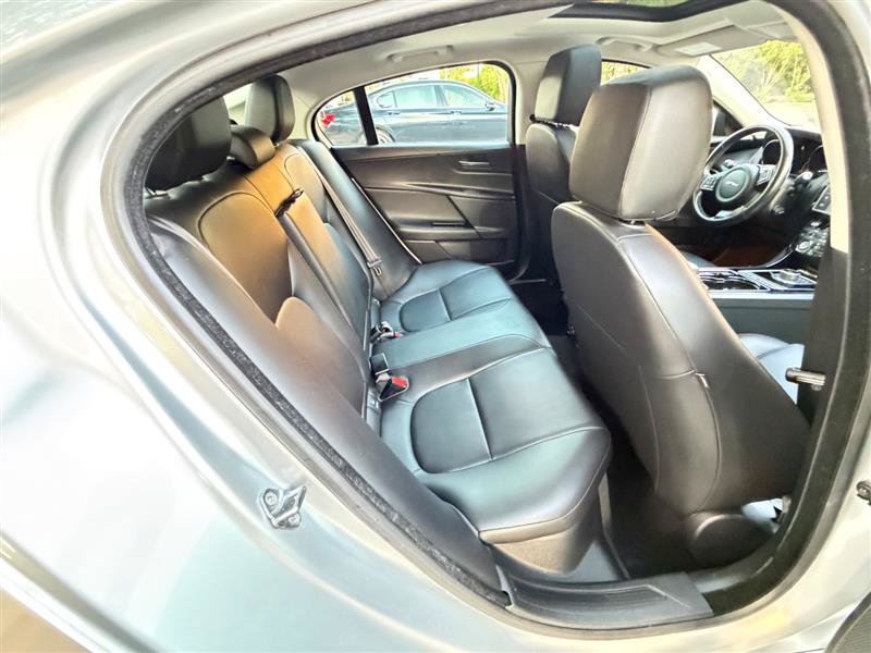 Used 2017 Jaguar XE Premium AWD/4WD image 29