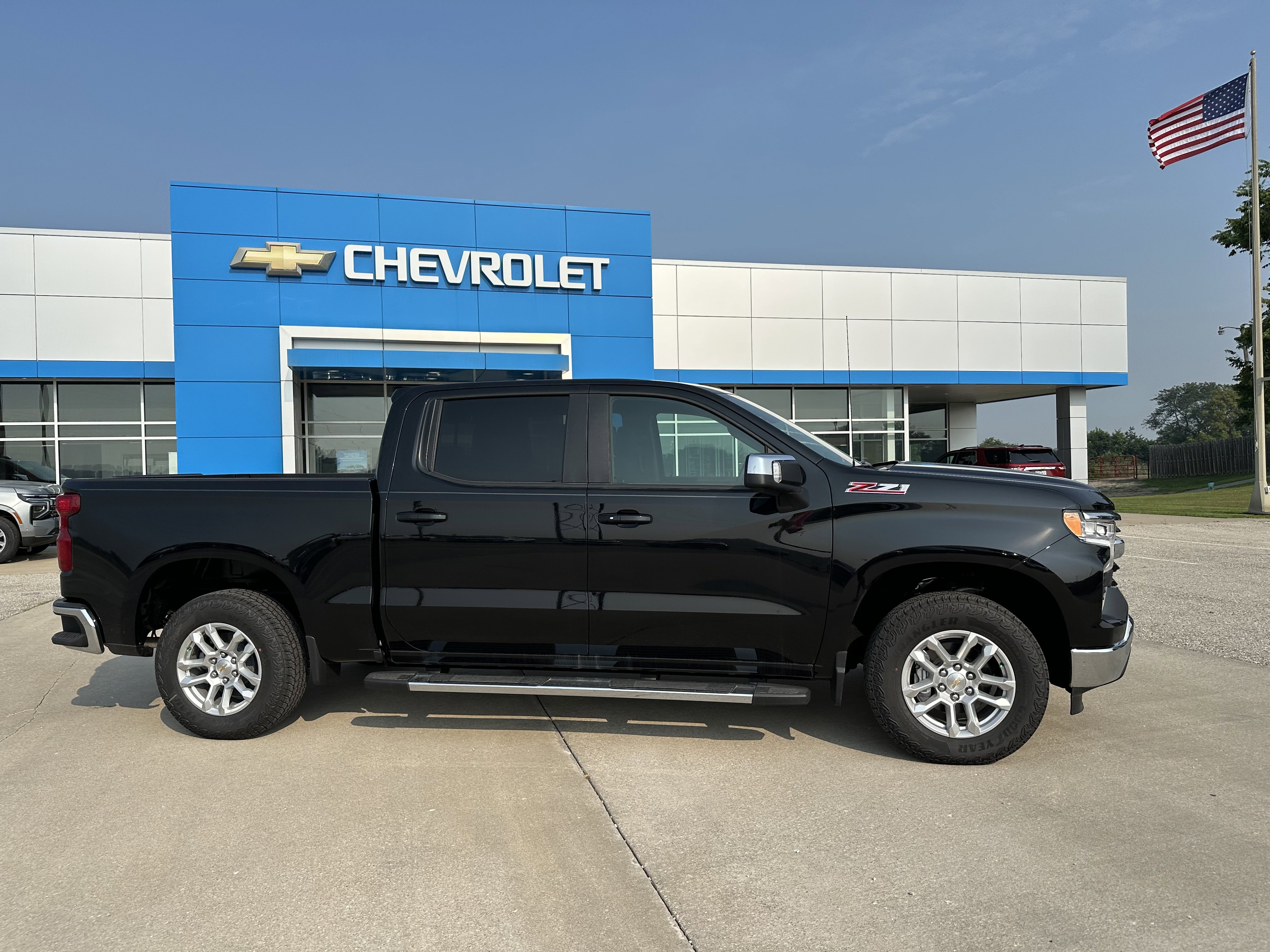 New 2025 Chevrolet Silverado 1500 LT w/ Z71 Off-Road Package image 2
