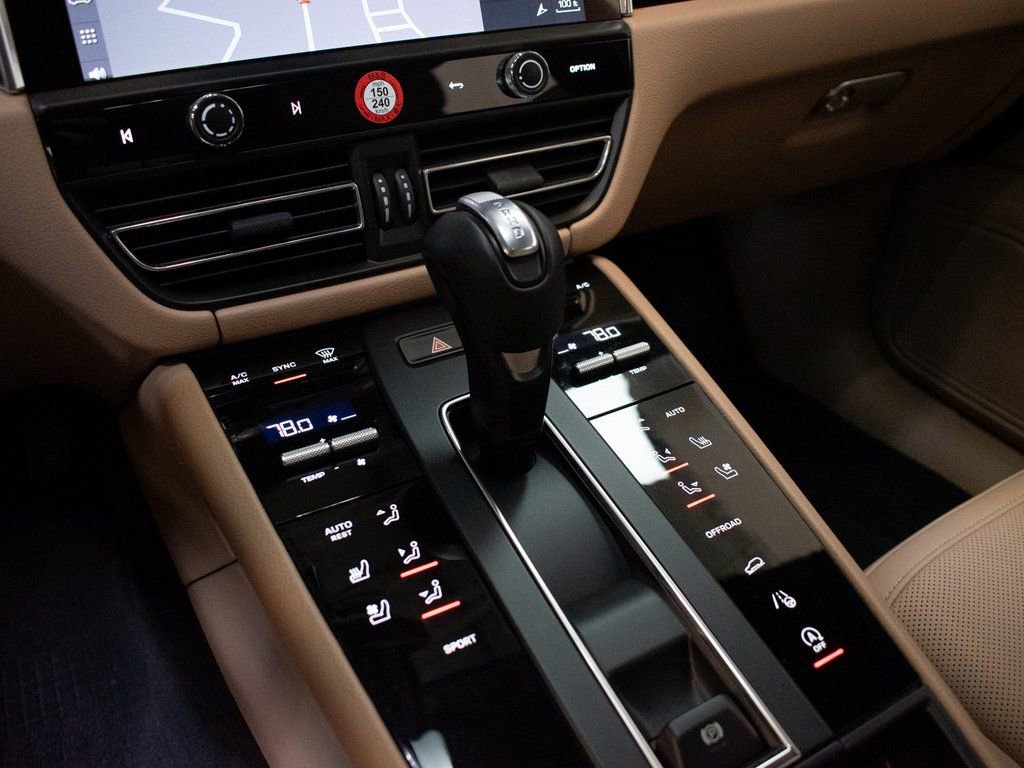 Certified 2025 Porsche Macan image 25