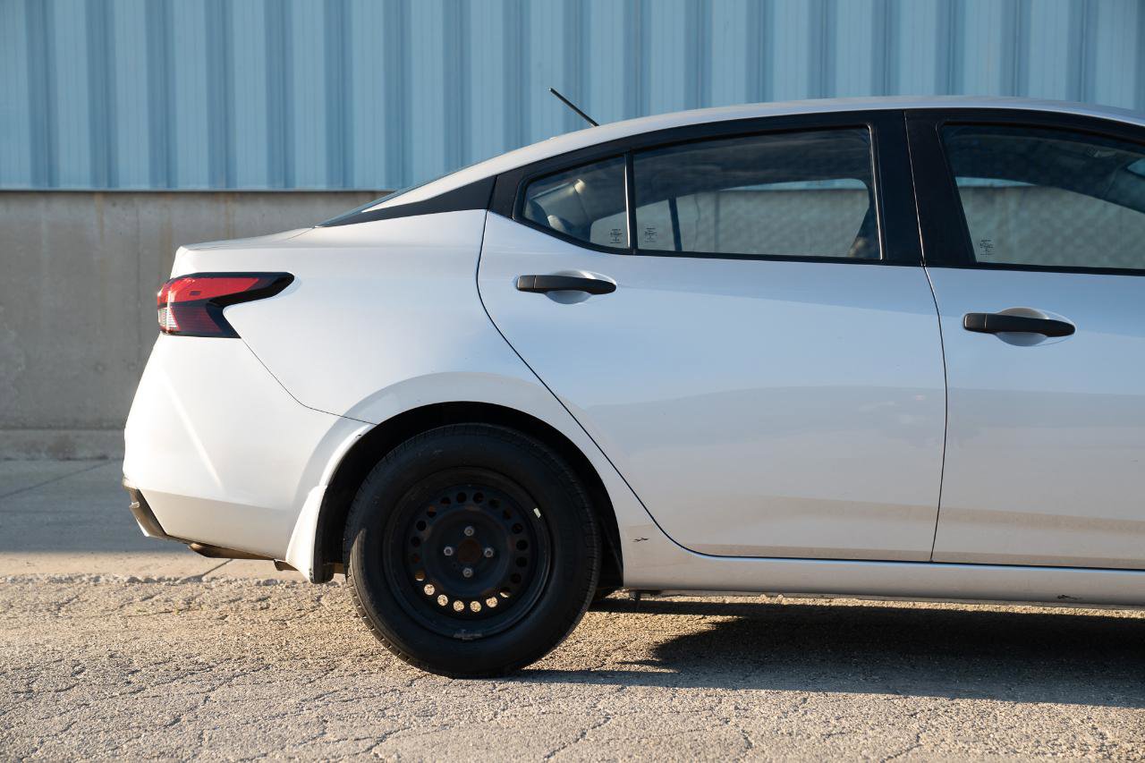 Used 2020 Nissan Versa S FWD image 12