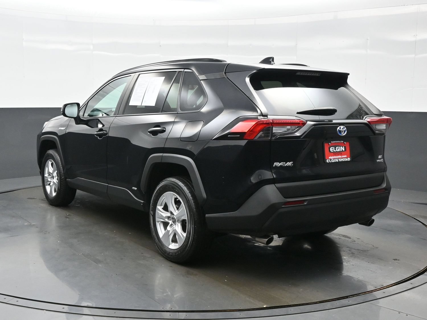 Used 2021 Toyota RAV4 LE AWD/4WD image 4