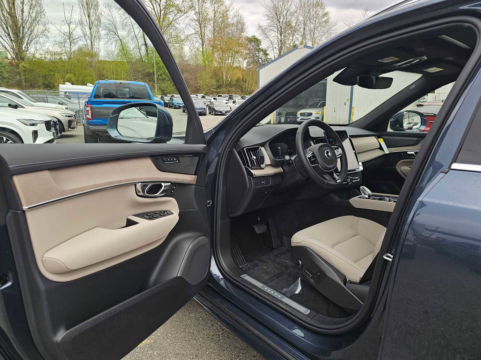 New 2026 Volvo XC90 B5 Plus w/ Protection Package AWD/4WD image 20