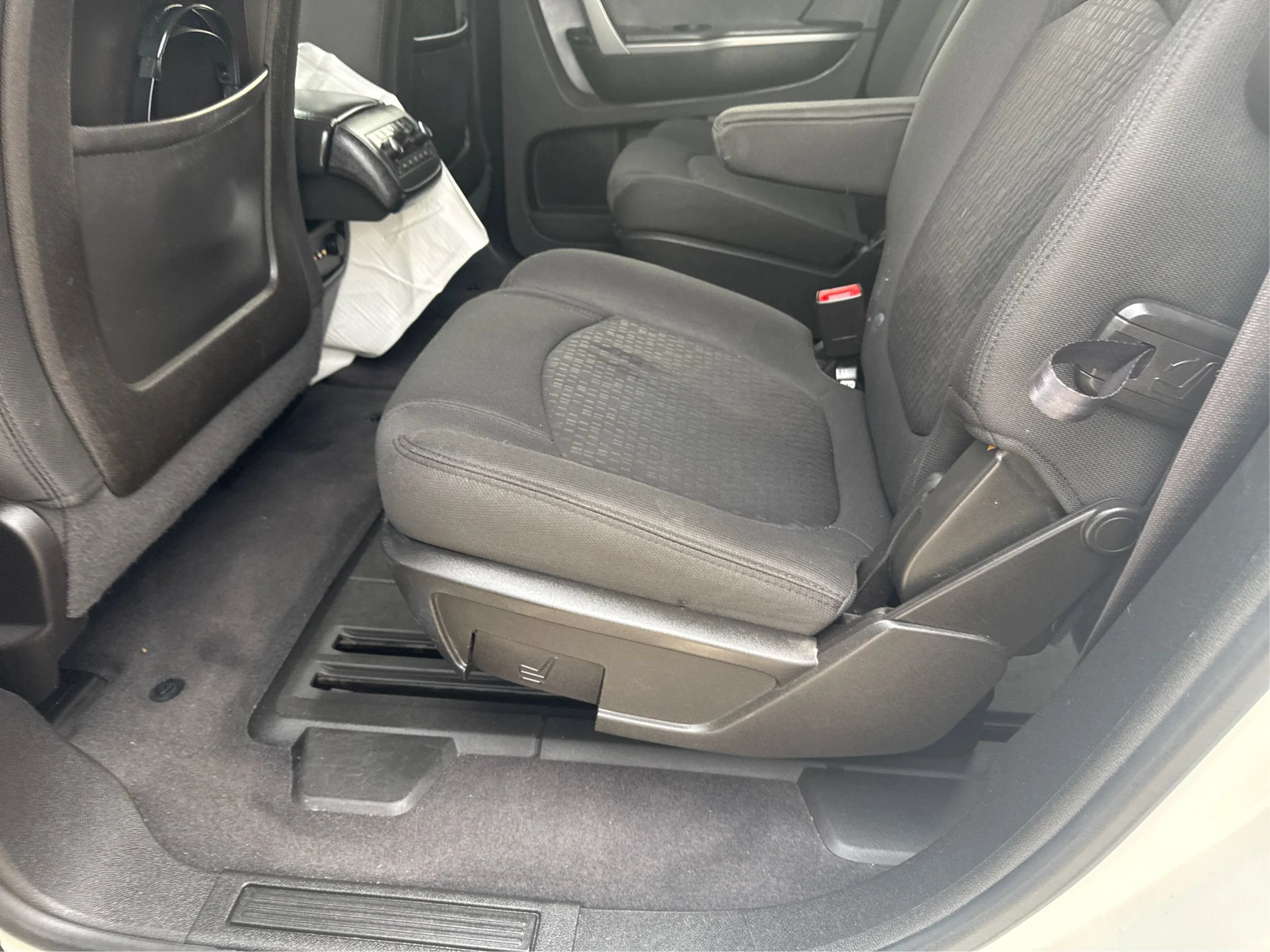 Used 2011 GMC Acadia SLE FWD image 11