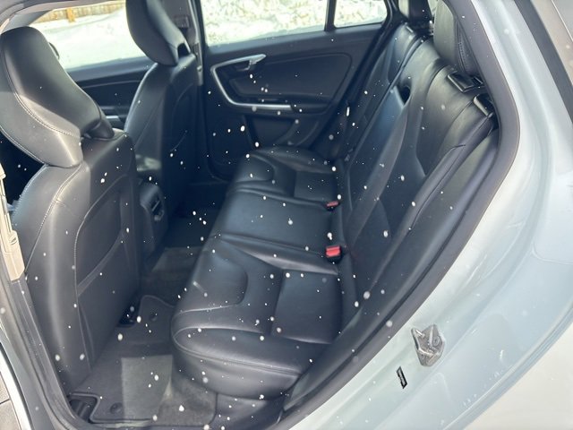 Used 2017 Volvo V60 T5 Premier w/ Convenience Package image 19