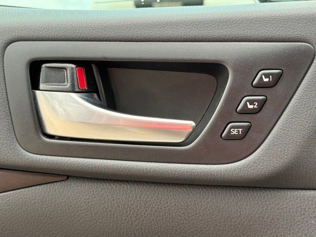 Used 2019 Toyota Highlander Limited FWD image 26