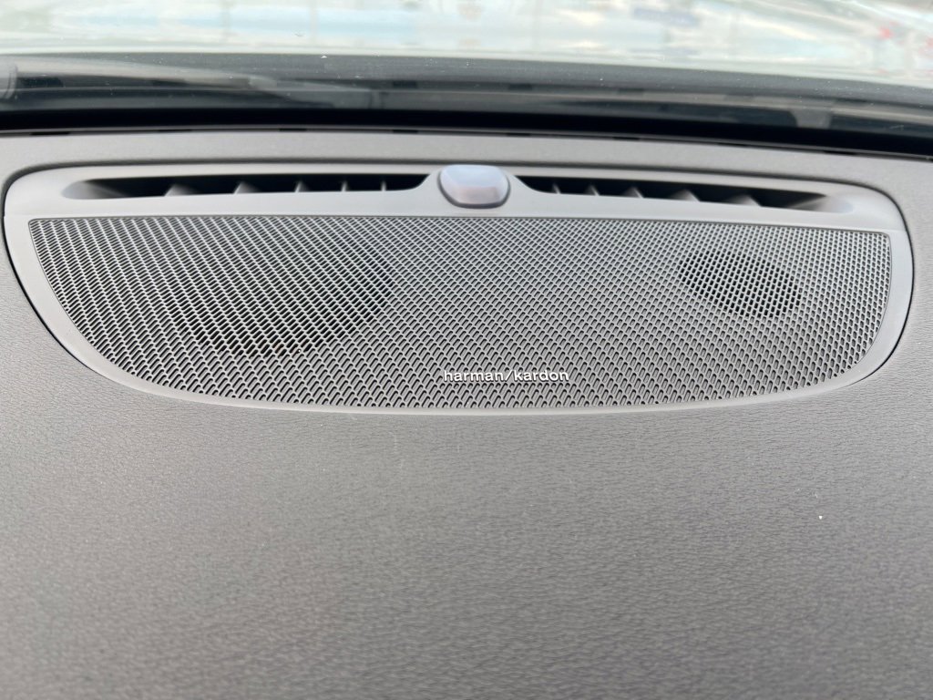 Certified 2025 Volvo V90 B6 Cross Country Plus image 25