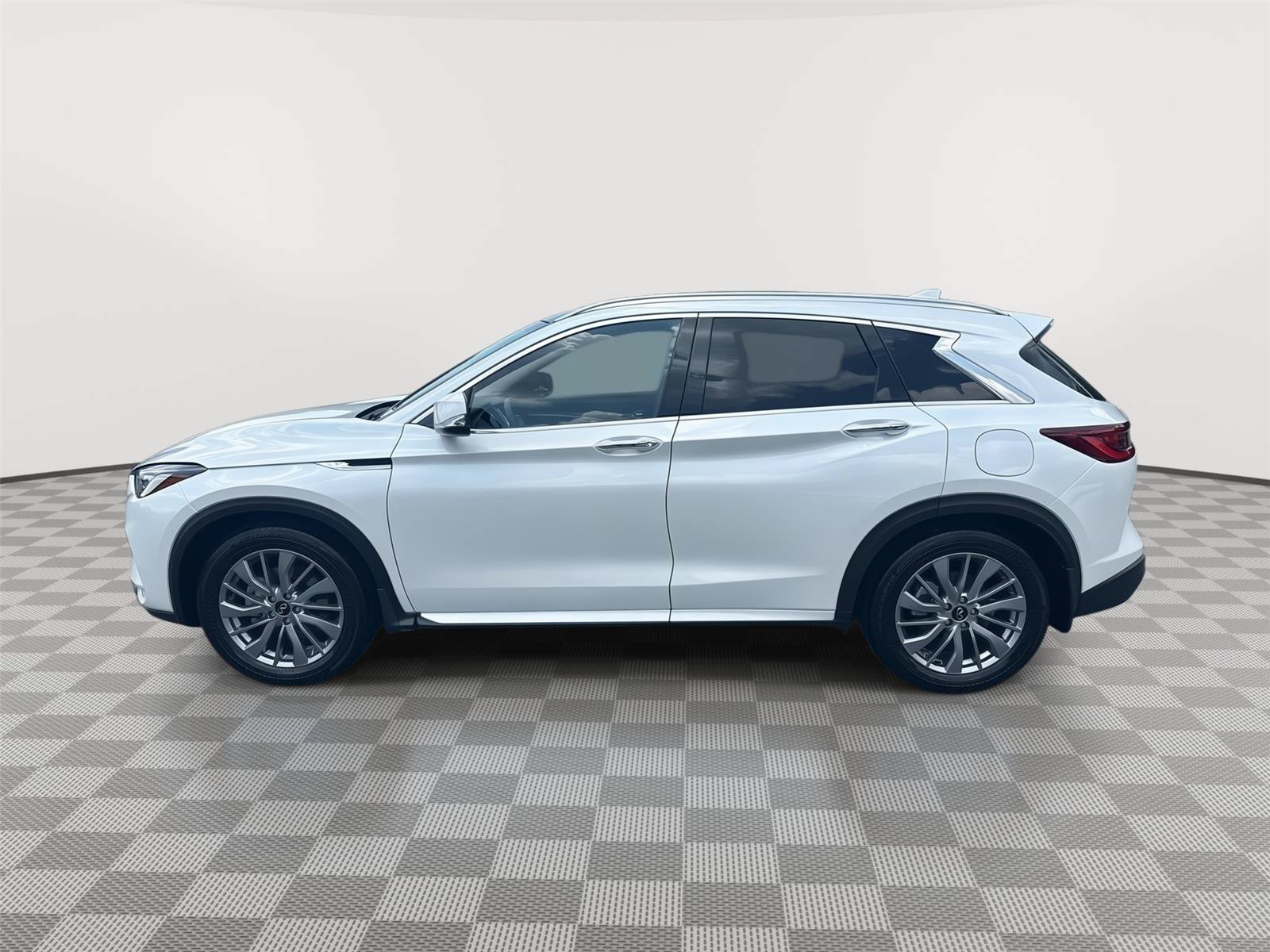 Certified 2025 INFINITI QX50 Luxe AWD/4WD image 9