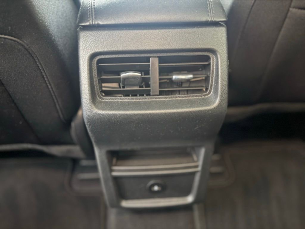 Used 2024 Ford Edge SE image 15