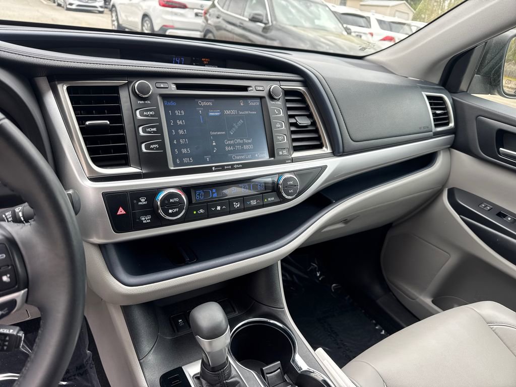 Used 2019 Toyota Highlander XLE FWD image 29
