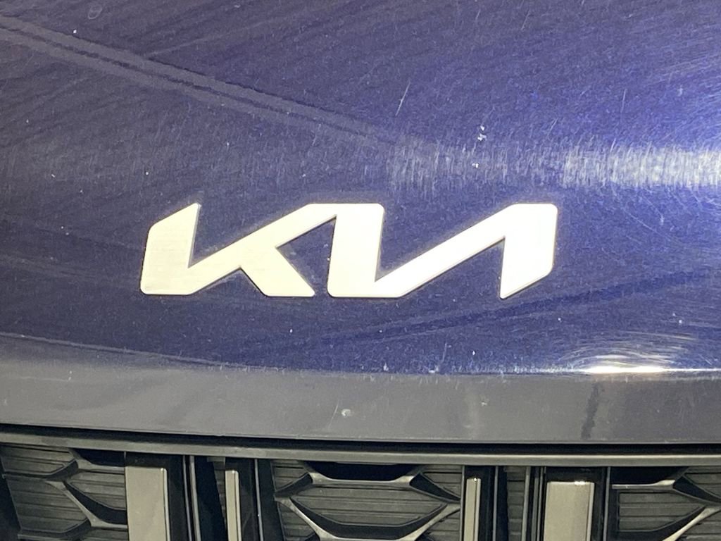 Used 2024 Kia Carnival LX image 28