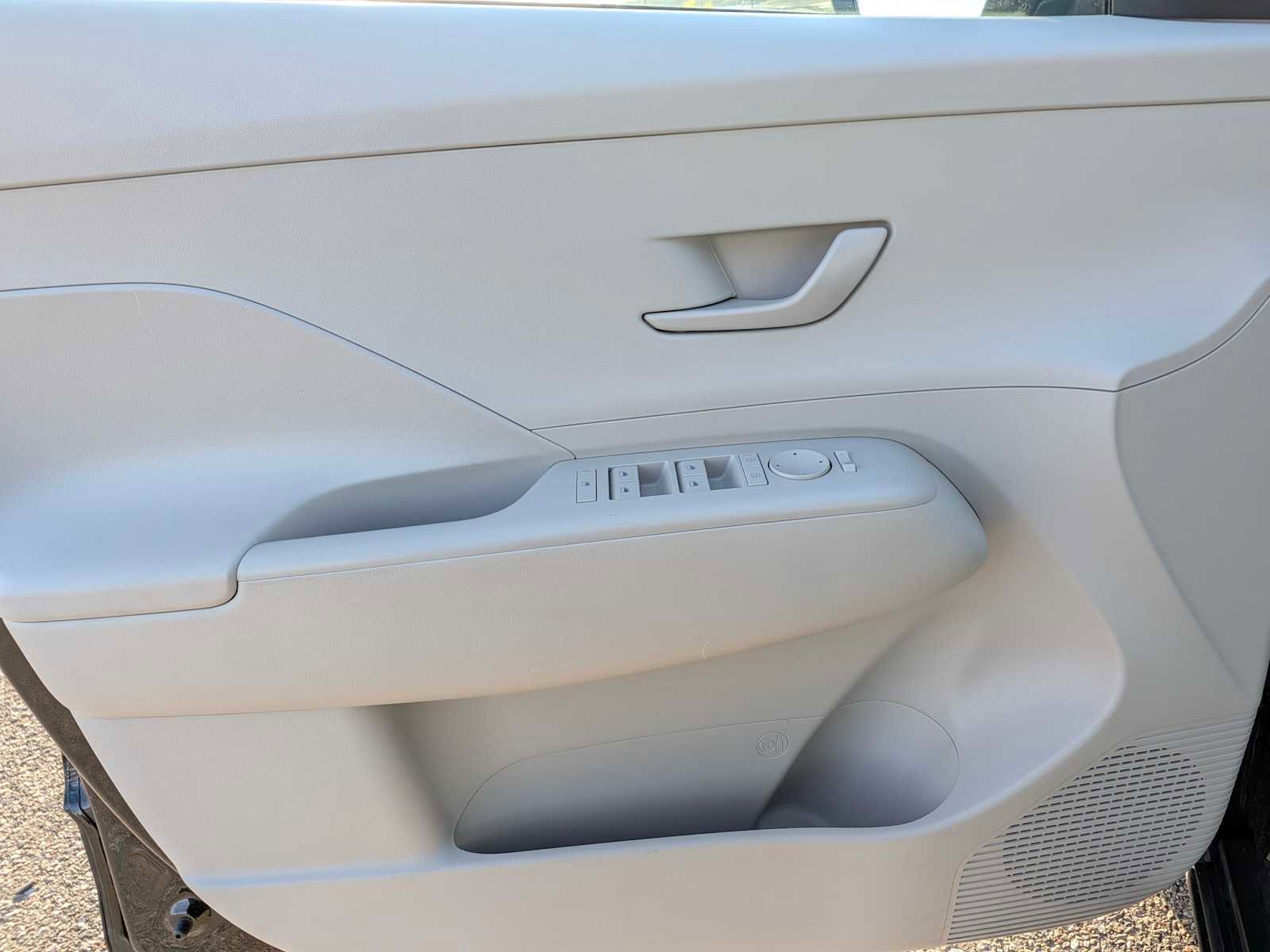 Used 2025 Hyundai Kona SEL AWD/4WD image 16
