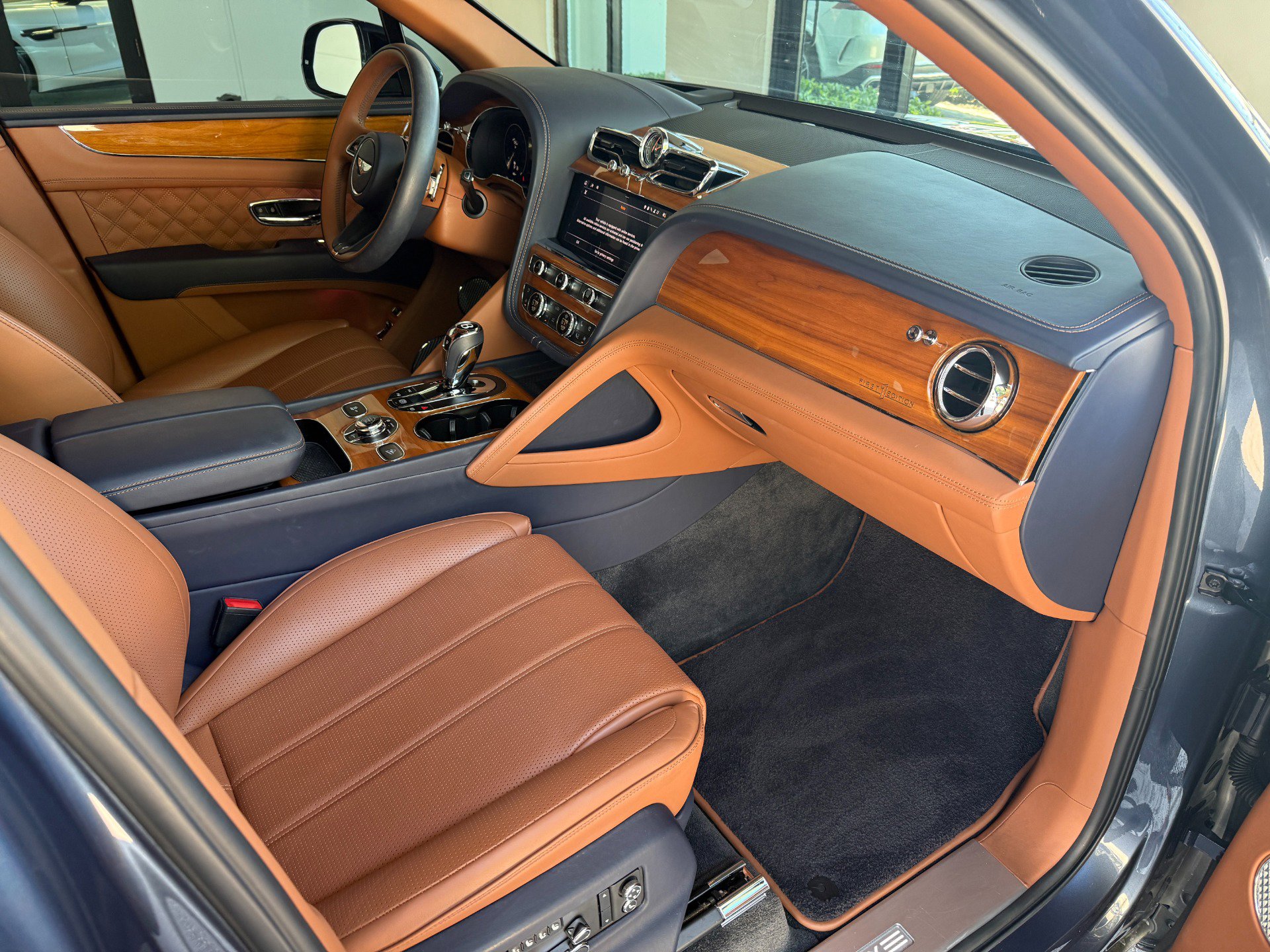 Used 2021 Bentley Bentayga AWD/4WD image 35