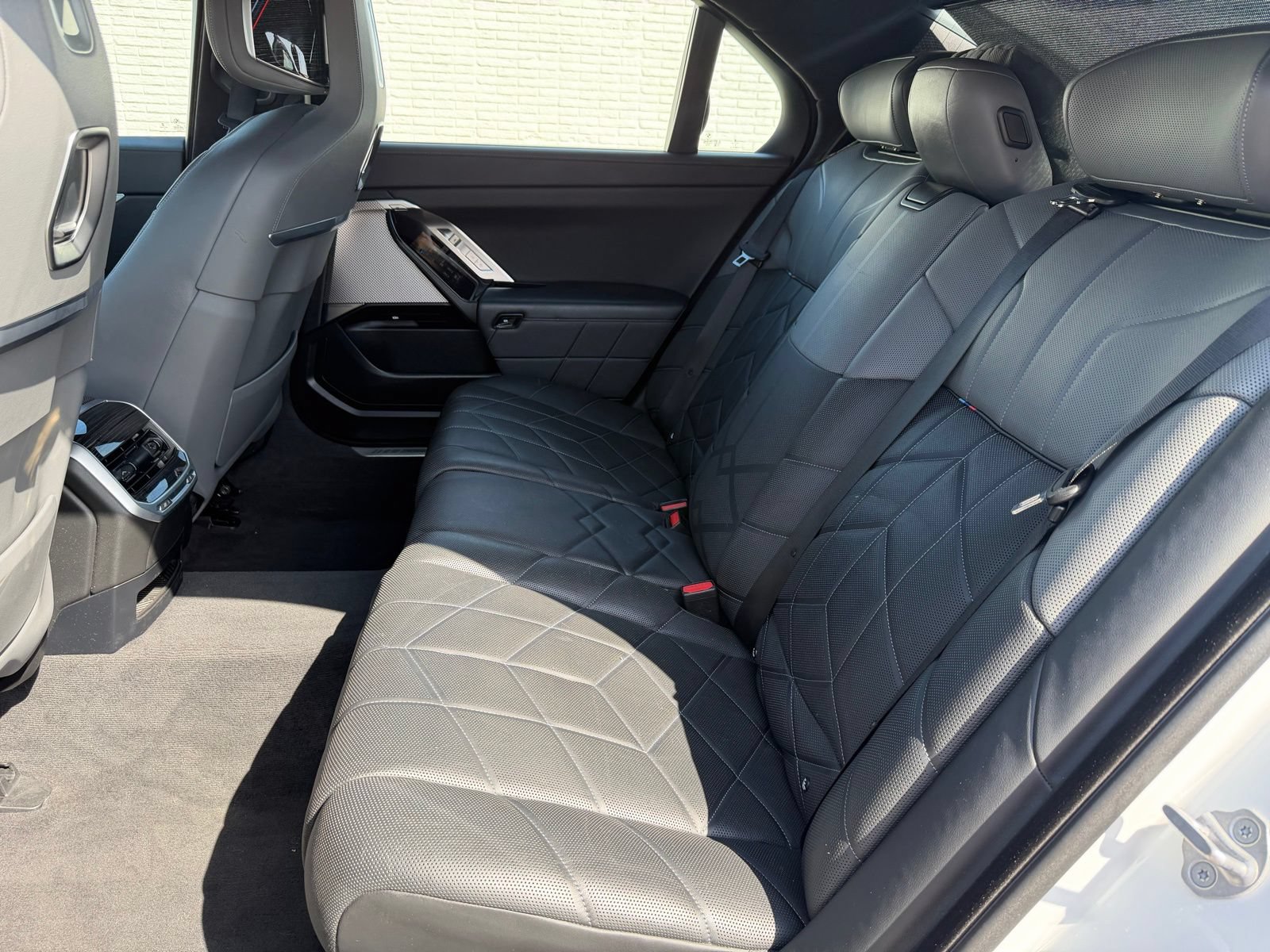 Used 2023 BMW 740i w/ Executive Package RWD image 24