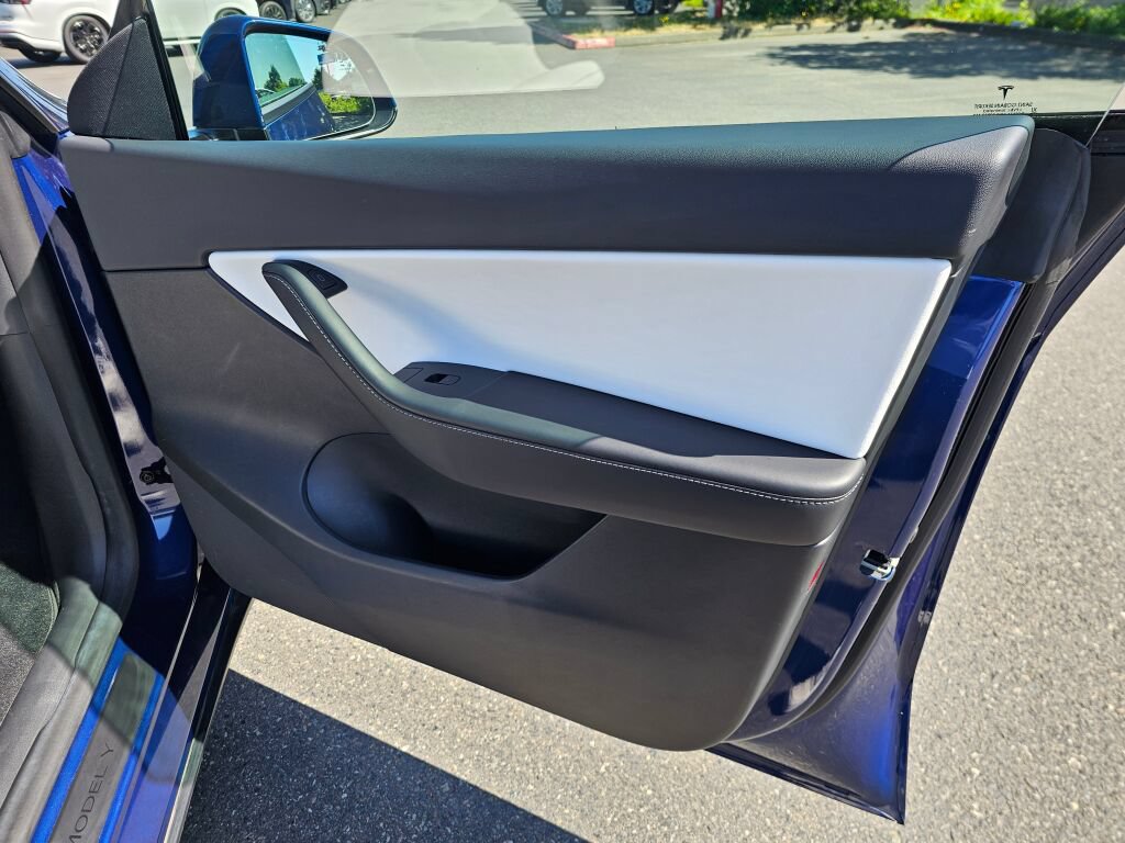 Used 2021 Tesla Model Y Long Range AWD/4WD image 10